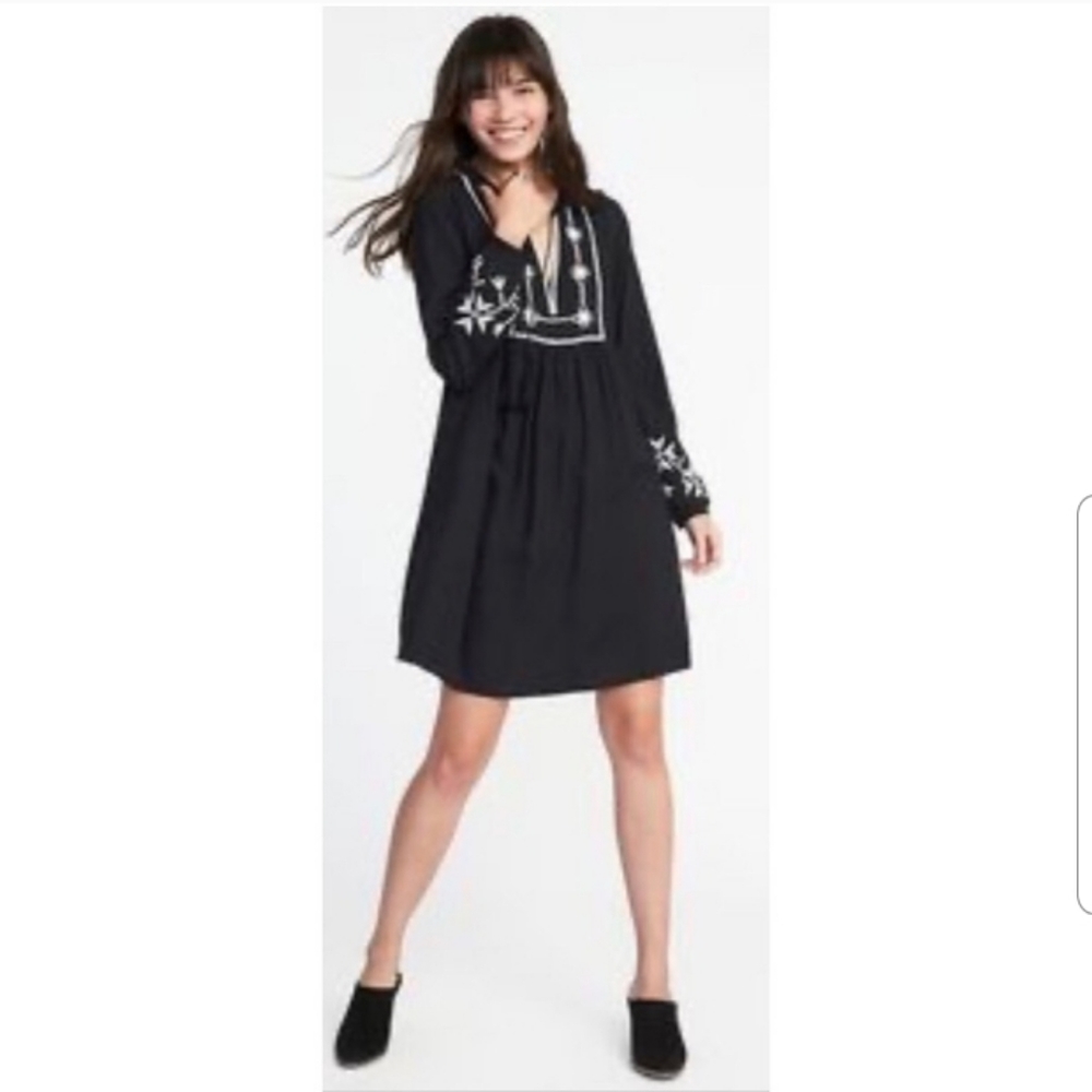 Old Navy Black Embroidered Long Sleeve Dress